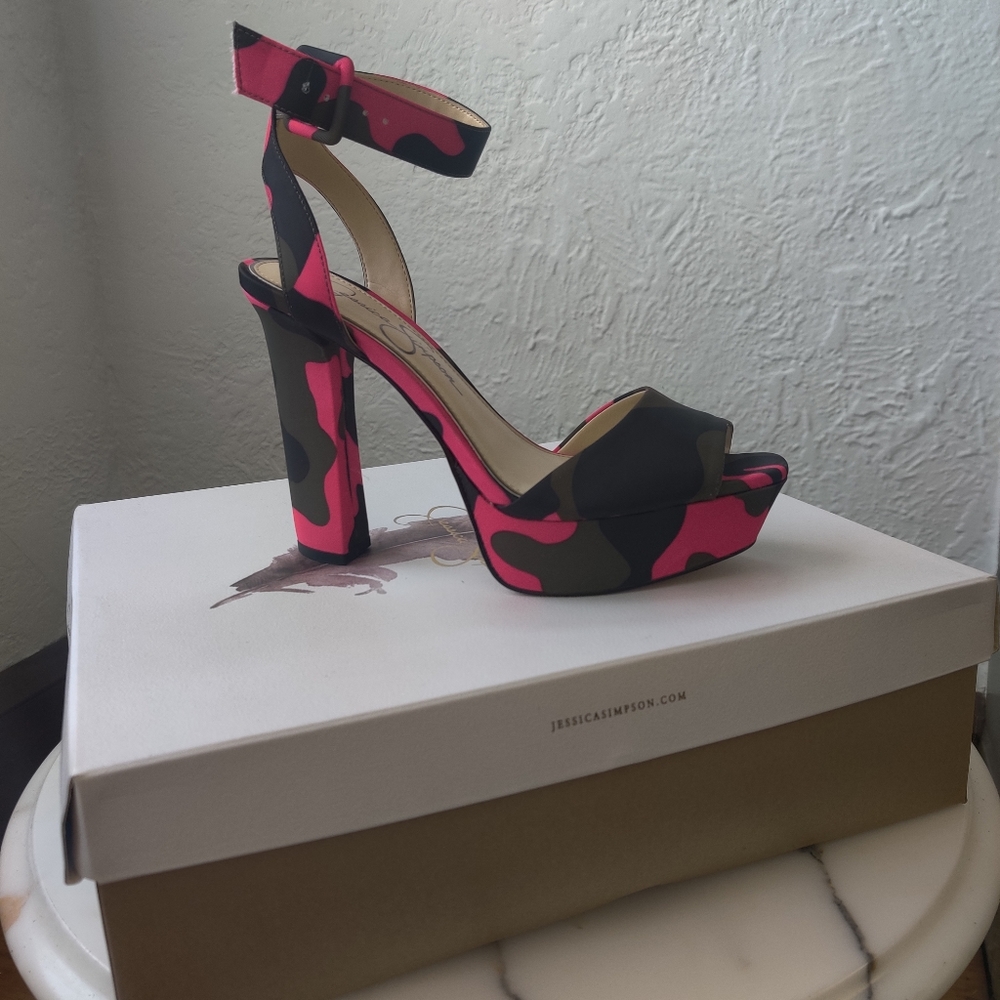 New Jessica Simpson Pink Green Camo heels 8